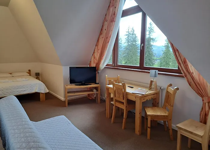 Reymontowka בית הארחה 3*